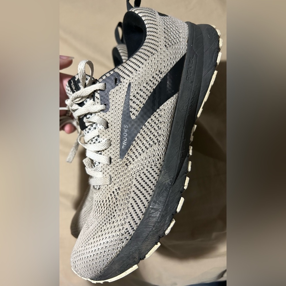 Women’s brooks - size 8.5